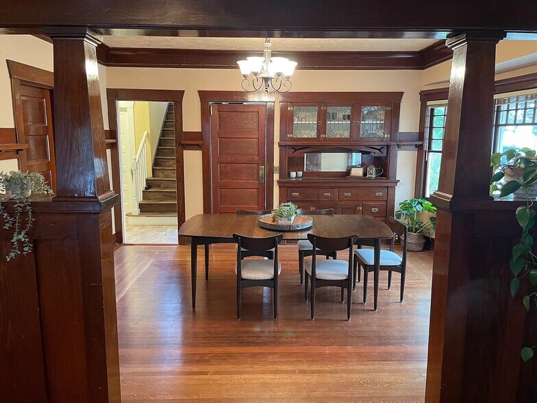 Building Photo - 237 Basin St SW