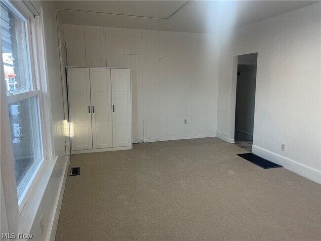 Building Photo - 958 E Wilbeth Rd