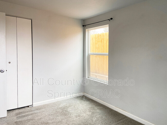 Building Photo - 26 W Brookside St