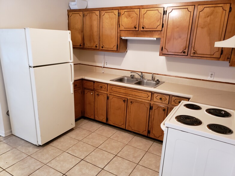 Kitchen - 6160 Wooded Way