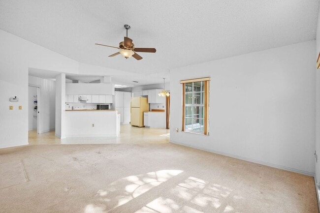 Building Photo - 1247 Venetia Dr