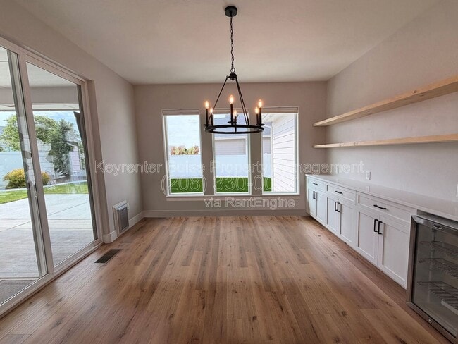 Building Photo - 8423 W Brooks Dr
