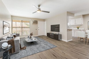 Building Photo - Erie-Holt Apts