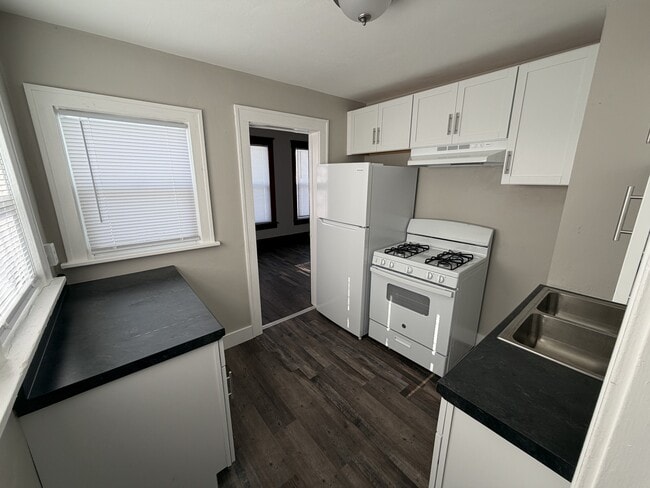 Building Photo - 405 Rock St