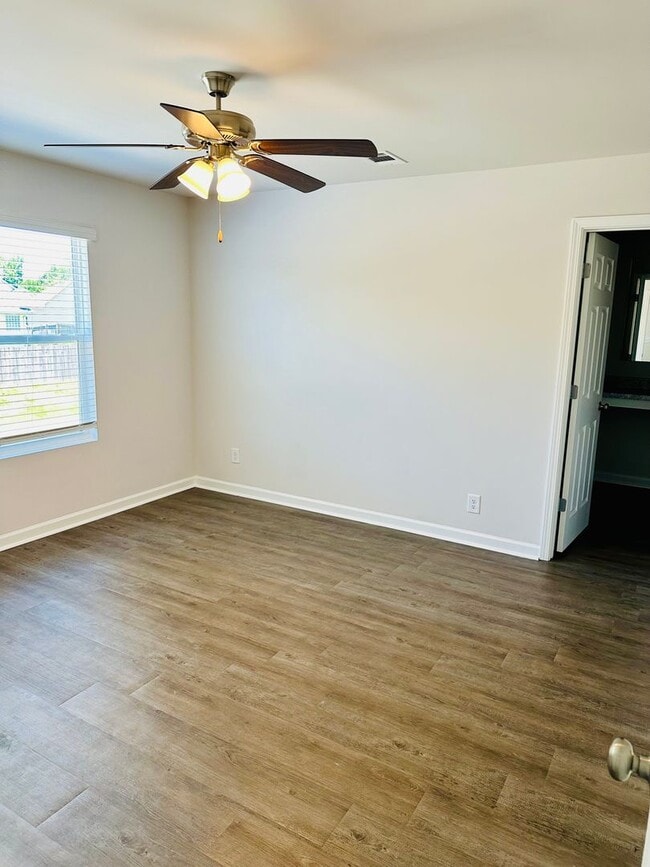 Building Photo - 12596 Waterbury Way
