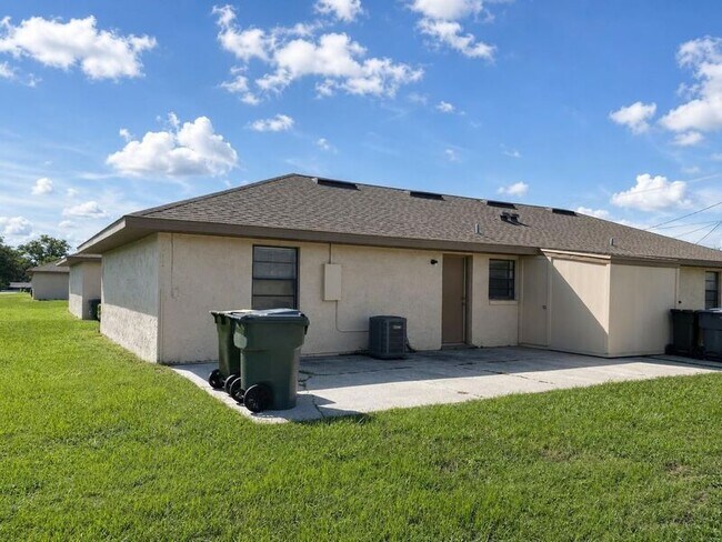 Building Photo - 3931 Spoonbill Ct