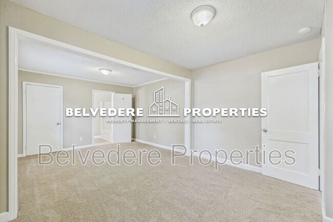 Building Photo - 2913 Wildwood Dr