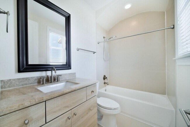 Building Photo - 3913 Gramercy St