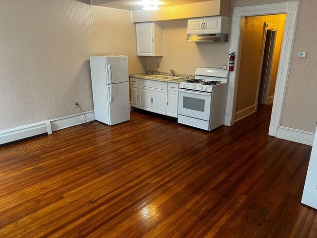 Building Photo - 136 Morton Ave