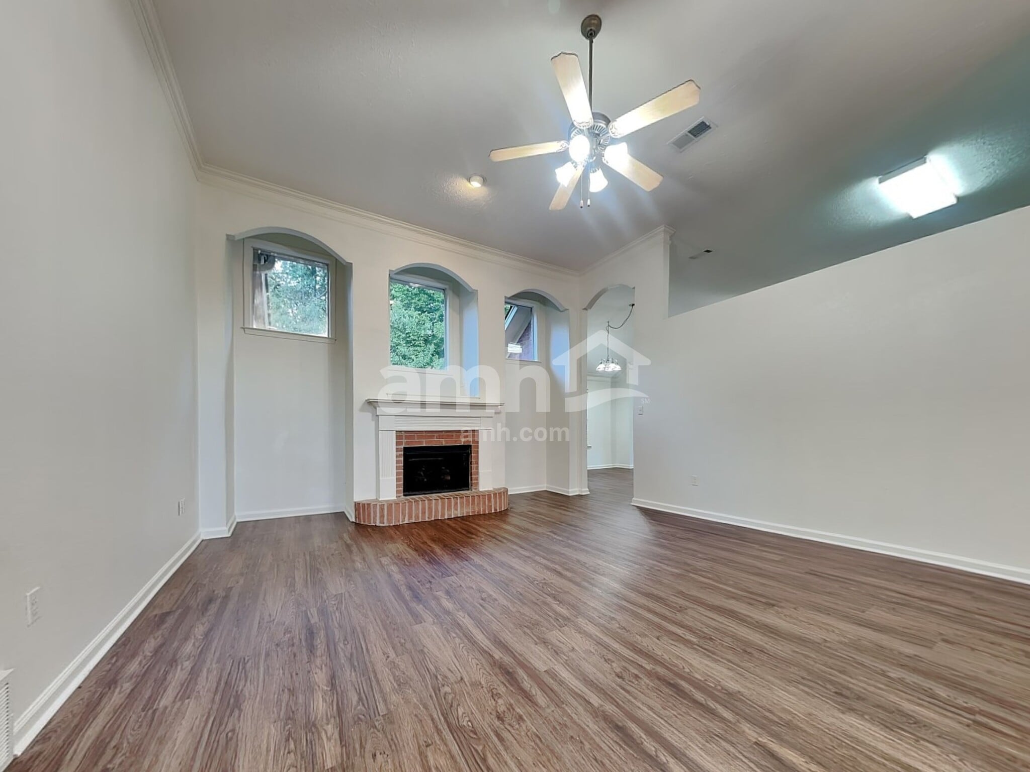 Building Photo - 6145 Sandbourne E