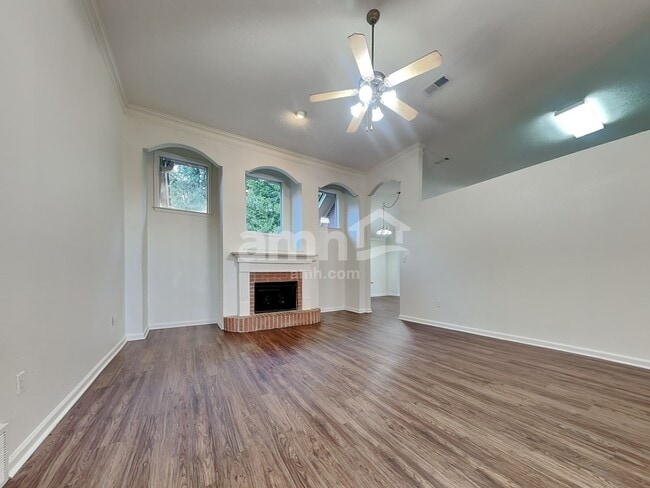 Building Photo - 6145 Sandbourne E