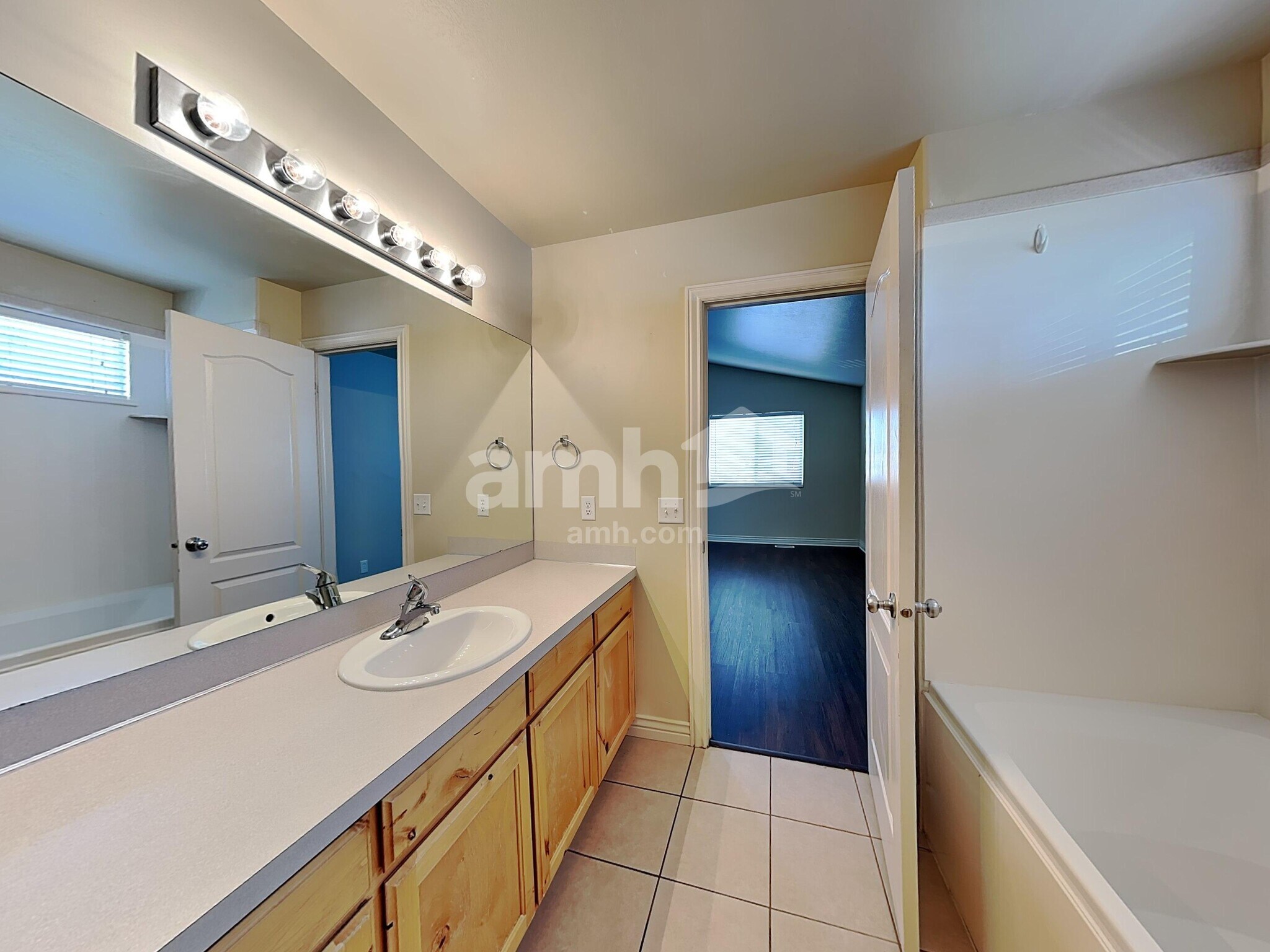 Building Photo - 856 E 2150 S