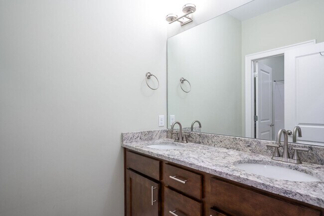 Building Photo - Location, Location , Location with this Beautiful Townhome