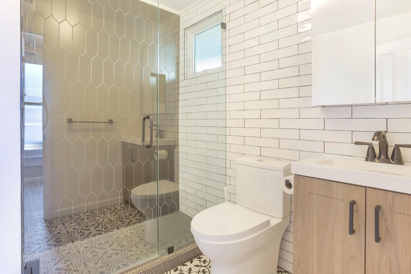 Building Photo - Light-filled Cole Victorian home near RiNo & parks