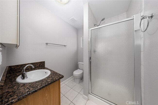 Building Photo - 642 N 6th Ave