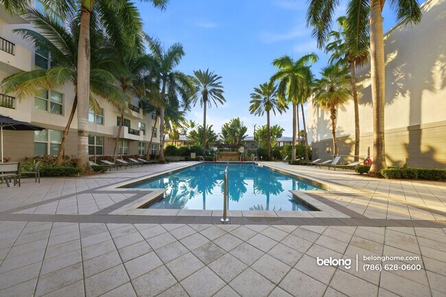 Building Photo - 2421 NE 65th St