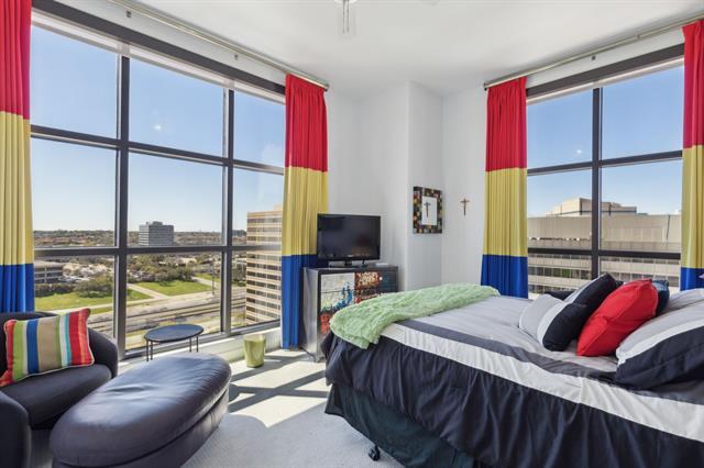 Building Photo - 330 E Las Colinas Blvd