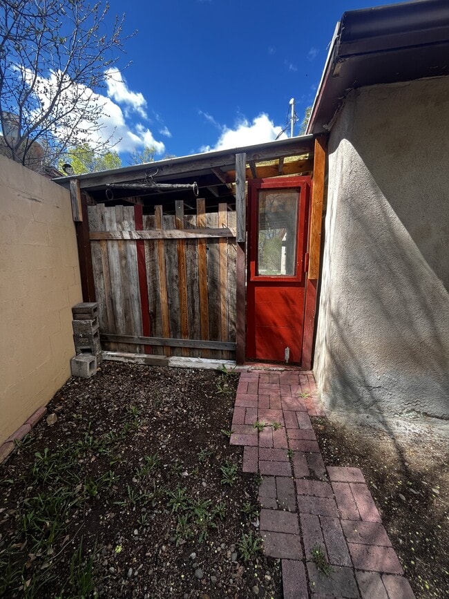 Building Photo - 409 Maria Ln