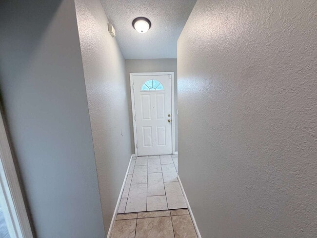 Building Photo - 4 Bedroom Home for Rent in Lakeland!