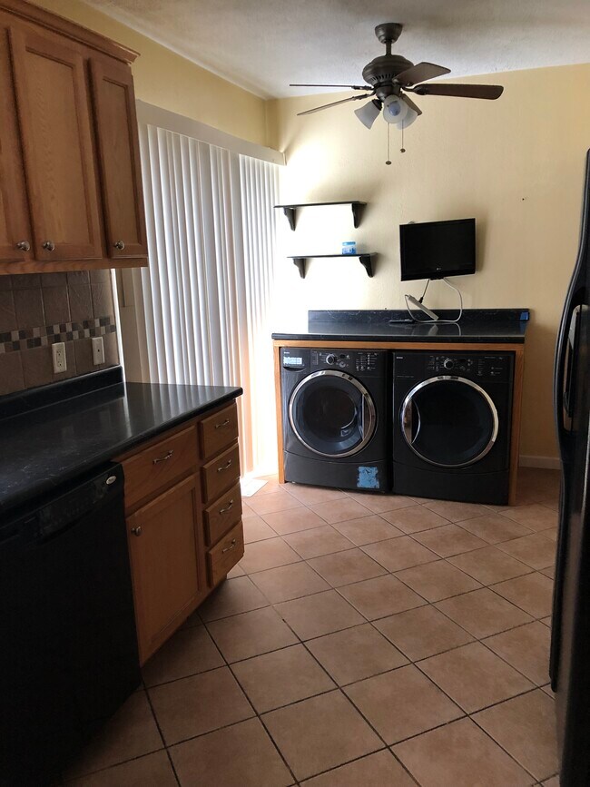 Building Photo - 2134 Martin Ave SE