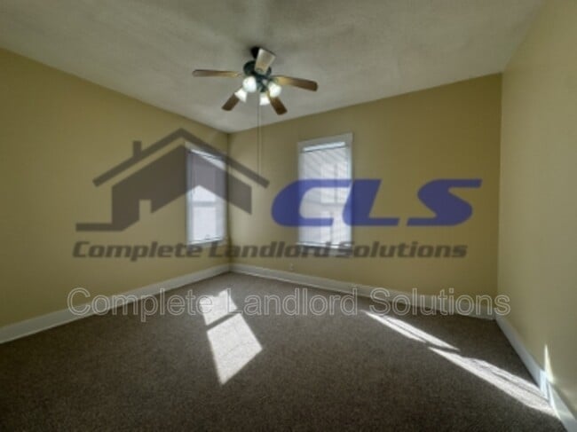 Building Photo - 1009 S 8th St