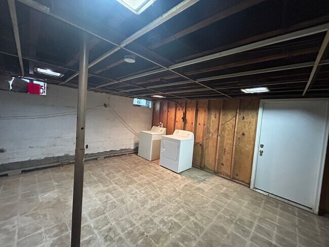 Building Photo - 7339 Claridge St