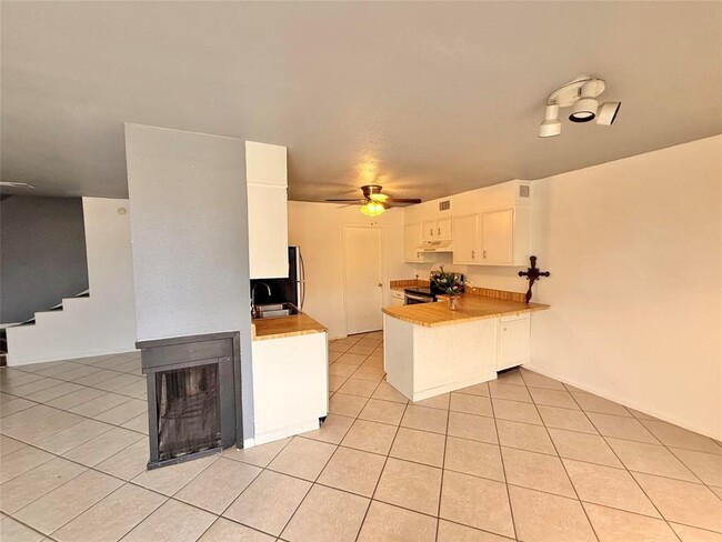 Building Photo - 5915 Fairmeadow Dr