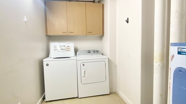 Building Photo - Spacious 2 Bedroom, 2 Bath, with 2 Parking Stalls - Kalele Kai in Hawaii Kai