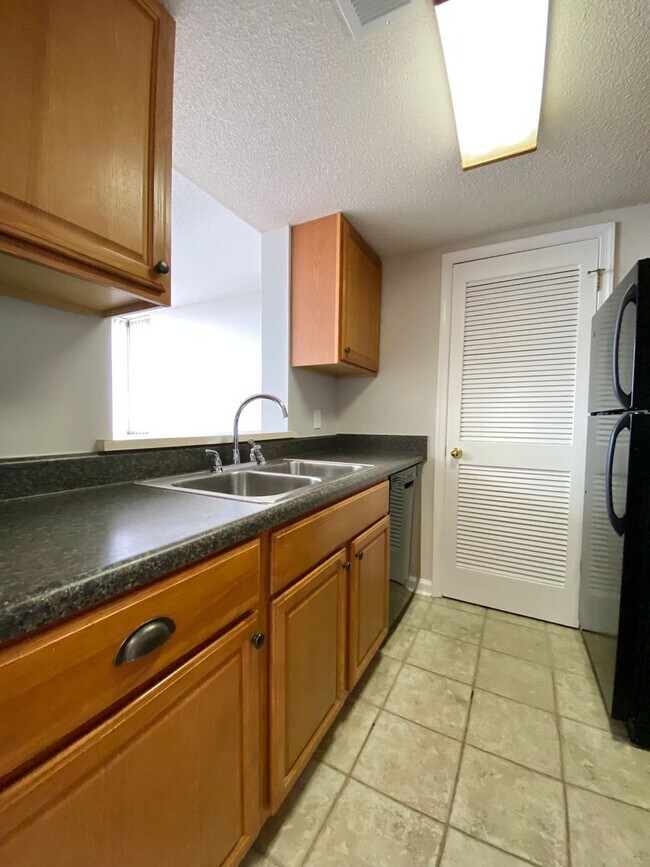 Building Photo - wh502