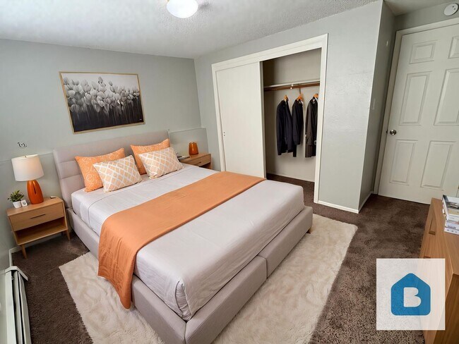 Building Photo - 2890 Montebello Dr W