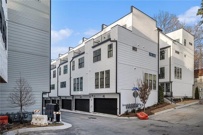 Building Photo - 1825 Gotham Ln NE
