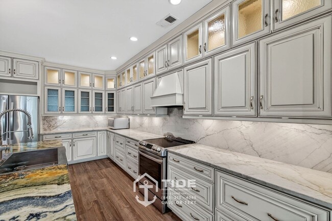 Building Photo - Your Carolina Bay Haven