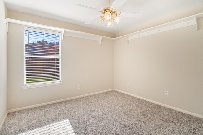 Building Photo - 14615 Rochelle Ct