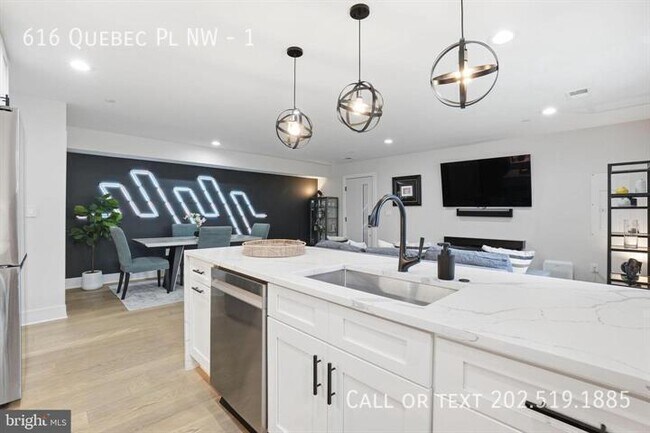 Building Photo - 616 Quebec Place NW