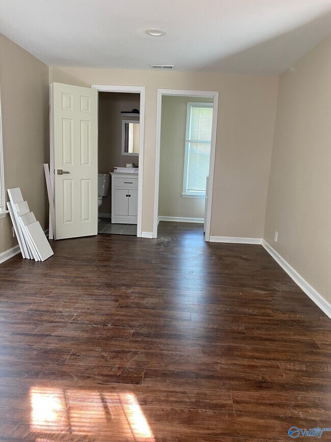 Building Photo - 3609 Lakewood Dr NW