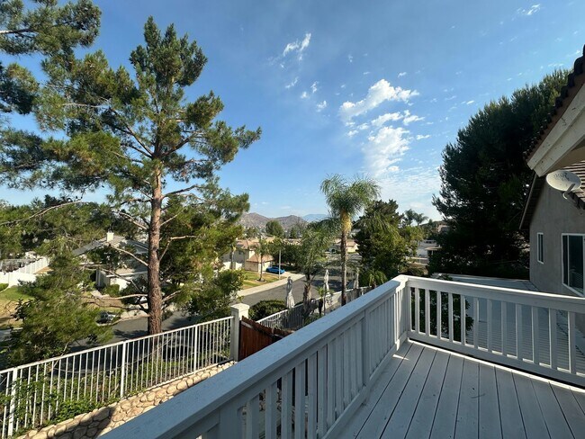 Building Photo - Beautiful Lake Hills Home with Sparkling Pool – A Must See!