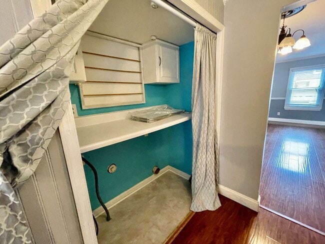 Building Photo - Beautiful 3-bedroom, 2.5-bathroom home