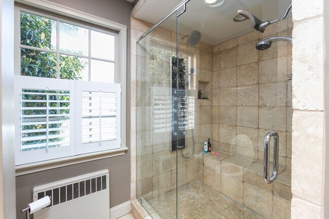 Building Photo - Stunning Irving Park 4 bedroom, 4 bathroom...