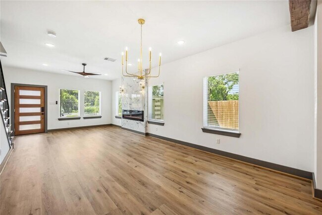 Building Photo - 5620 Shreveport Blvd