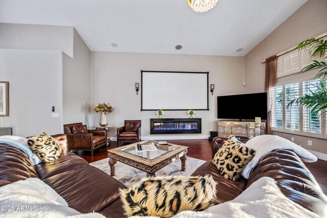 Building Photo - 1817 E Willow Tree Ct