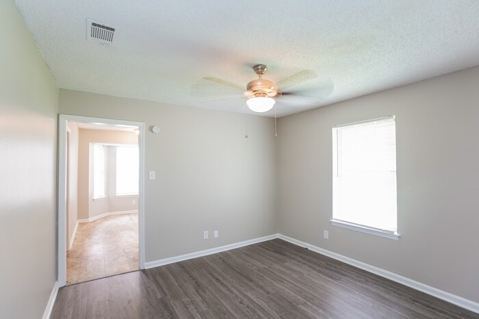 Building Photo - 12710 Pleasant View Dr