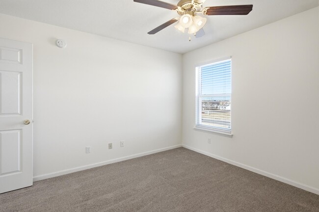 Building Photo - 2413 Northampton Dr