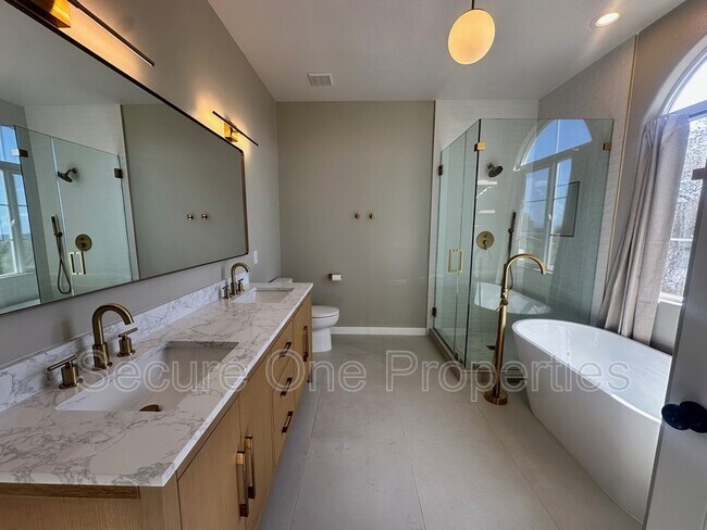 Building Photo - 379 Westlake Vista Ln