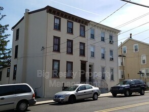 Building Photo - 128 New St