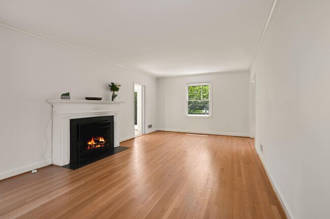 Building Photo - 4505 Alton Pl NW