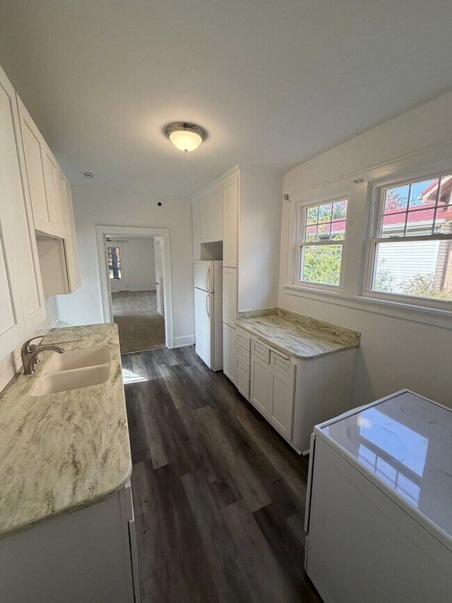 Building Photo - 2657 Dresden Rd