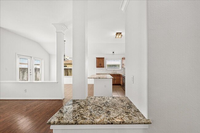 Building Photo - 3810 Los Arroyos Dr