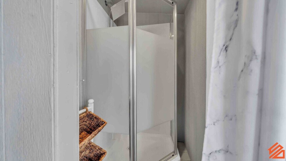 Building Photo - 318 Bream Ave