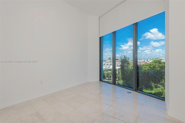 Building Photo - 2821 S Bayshore Dr