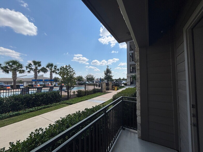 Building Photo - 1050 Wittenburg